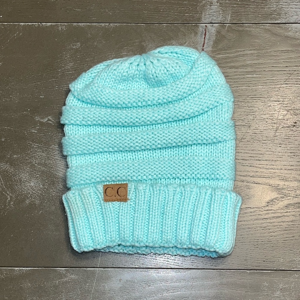 C. C. Light Green Teal Knit Beanie Winter Hat EUC Women’s One Size